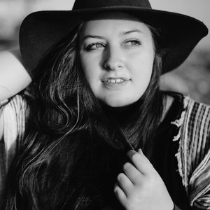 Meet your Posher, Adena